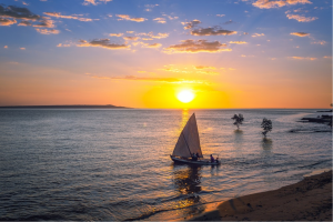 Unecroisière-au-coucher-du-soleil-à-Mombasa