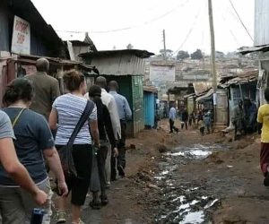 Visite-du-BidonvilledeKibera-à-Nairobi